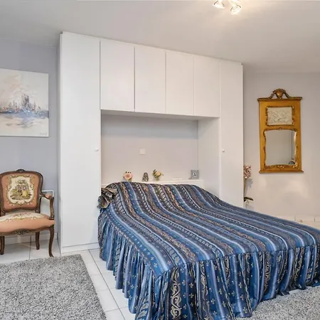 Seaview Margo Apartment